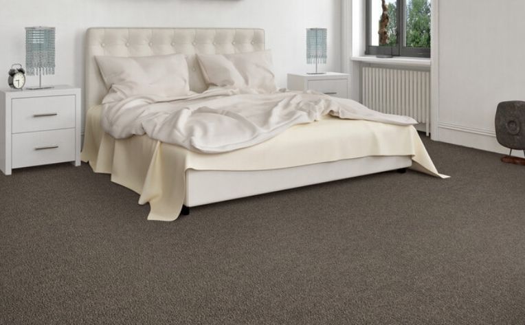 أرضيات غرفة نوم حافي القدمين